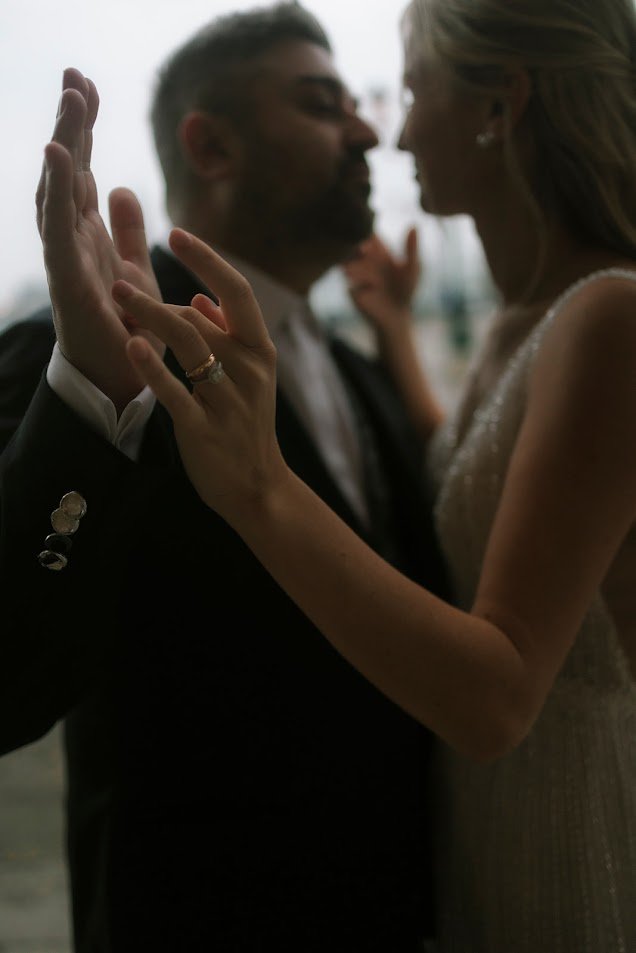 Elopement photographer Italy - Venice - hands