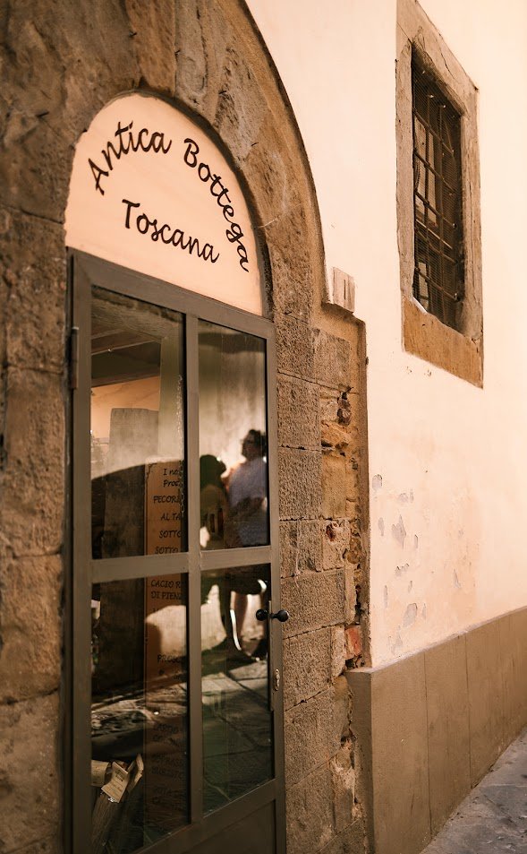 Tuscany engagement photographer