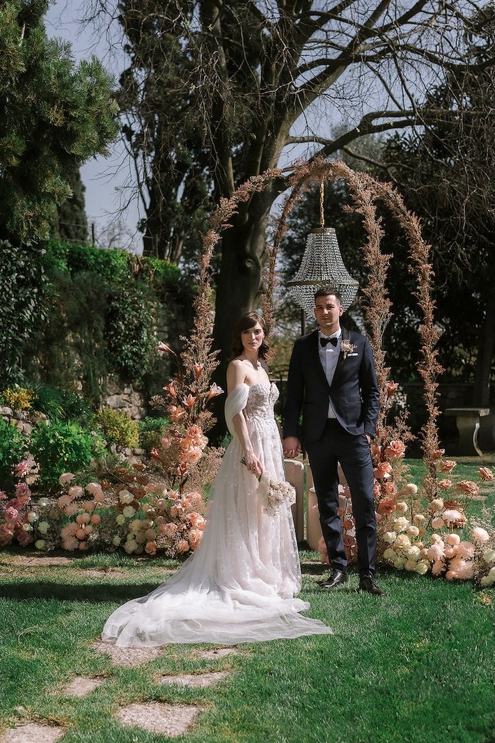 Matrimonio intimo di lusso Lago di Garda - Intimate wedding photographer Italy and Europe - Elopement Photography