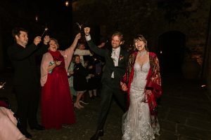 Elopement in Europe, Tuscany - burgungy color